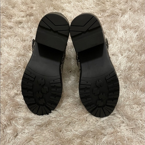 Chunky Block Heel Bootie - Picture 4 of 4